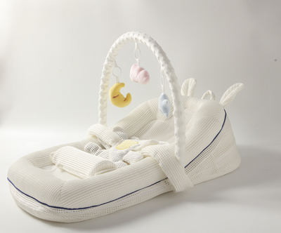 Baby crib | holder | luxury | elevation adjustment | toys